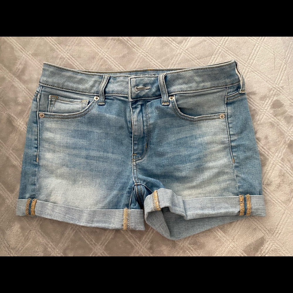 American Eagle 🦅 Size 6 Shorts
